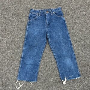 The cutest Wrangler Capri with Frayed Hem Jean